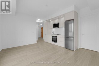 60 Central Park Roadway in Toronto, ON - Building Photo - Building Photo