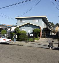 9200 Hillside St in Oakland, CA - Foto de edificio - Building Photo