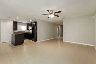 1113 Brenton Leaf Dr in Ruskin, FL - Foto de edificio - Building Photo