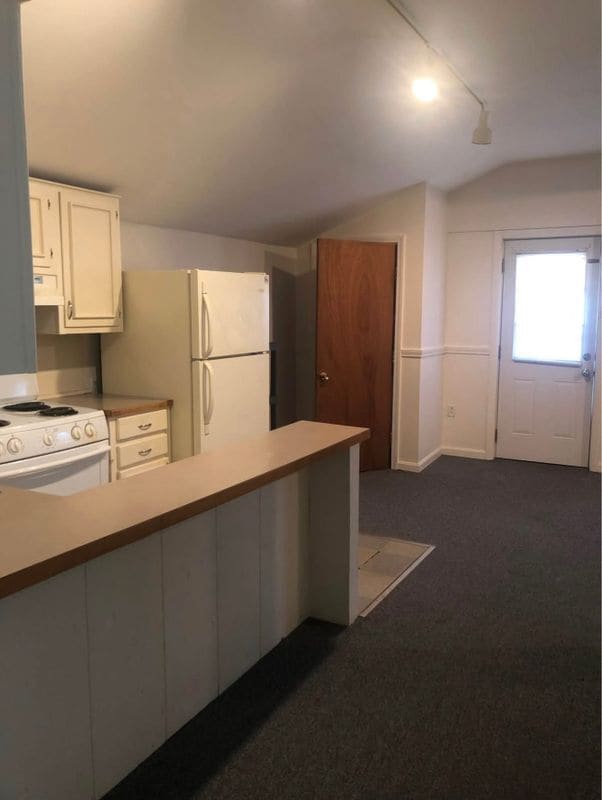 748 Calef, 3 in Barrington, NH - Foto de edificio - Building Photo