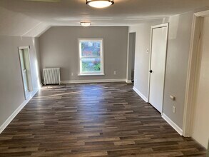 116 Chestnut St, Unit B Lower in Syracuse, NY - Foto de edificio - Building Photo