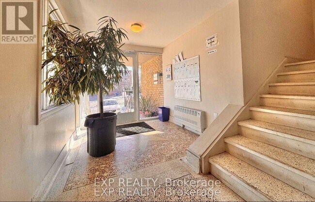 property at 5 Paisley Blvd E