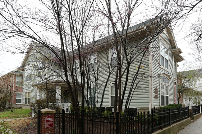 Clifton Court in Louisville, KY - Foto de edificio - Building Photo