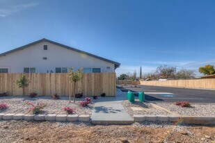 4736 Fleming Way in Olivehurst, CA - Building Photo