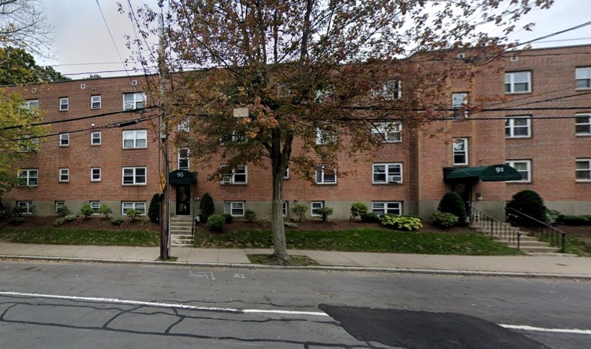 95 Chestnut St, Unit 1 in Brookline, MA - Building Photo