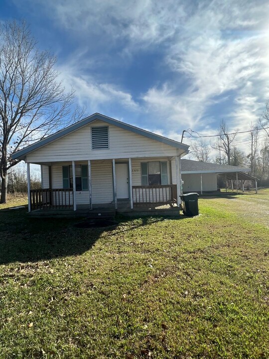 2320 Greenlawn St in Lake Charles, LA - Building Photo