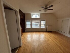 137 E Gorham St in Madison, WI - Building Photo