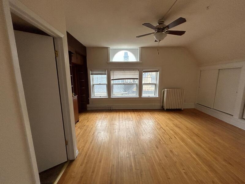 137 E Gorham St in Madison, WI - Building Photo