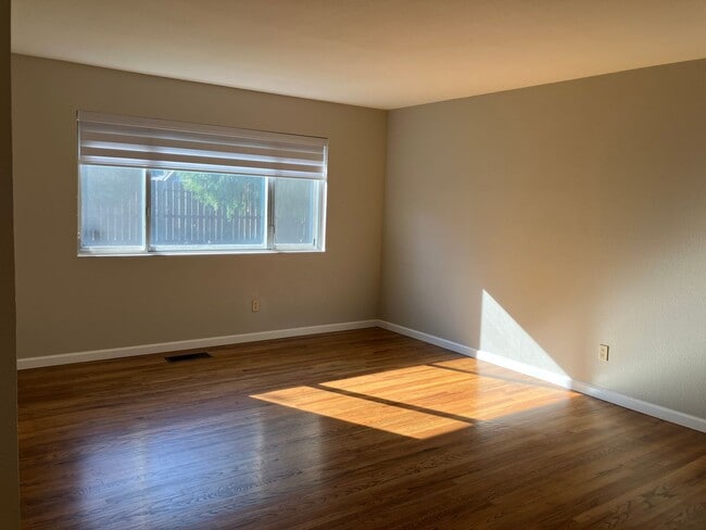 2009 Reseda Ln in Modesto, CA - Building Photo - Building Photo