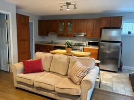 544 Tolend Rd, Unit Apt #1 in Dover, NH - Building Photo