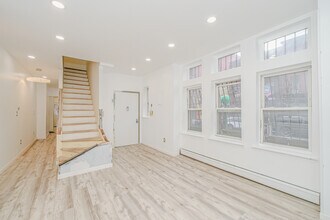 384 Lafayette Ave in Brooklyn, NY - Foto de edificio - Building Photo