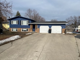319 N 50th St in Grand Forks, ND - Building Photo