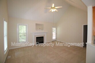 701 Senter St in Fuquay Varina, NC - Foto de edificio - Building Photo