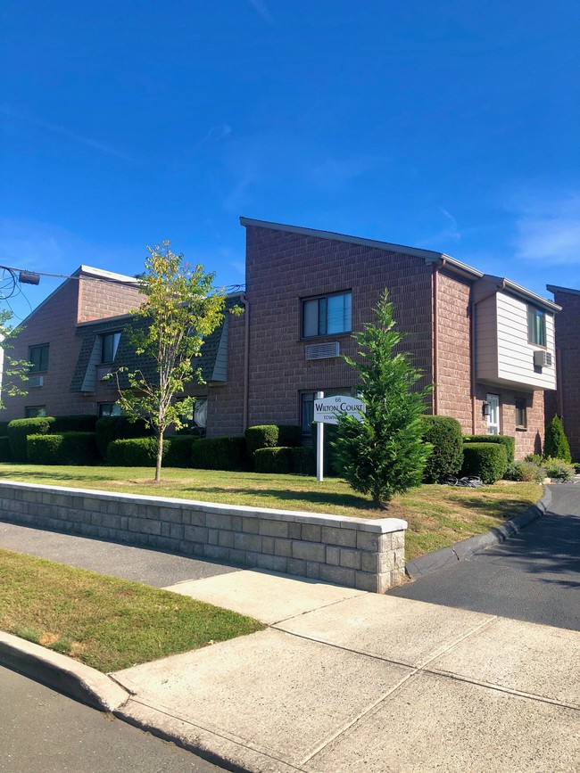 Wilton Court Townhouses in Norwalk, CT - Building Photo - Building Photo