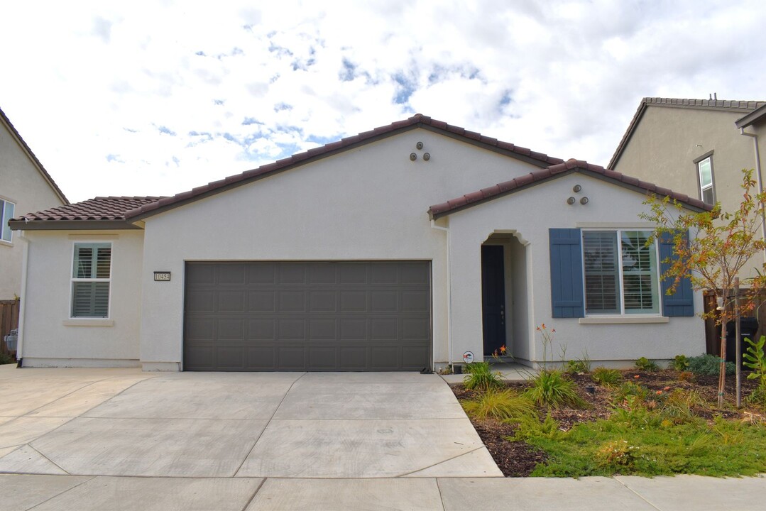 10454 Saloni Wy in Elk Grove, CA - Building Photo