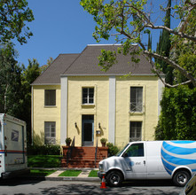 129 S Oakhurst Dr in Beverly Hills, CA - Foto de edificio - Building Photo