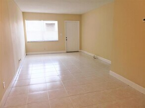 190 NE 40th St, Unit 192 in Oakland Park, FL - Building Photo - Building Photo