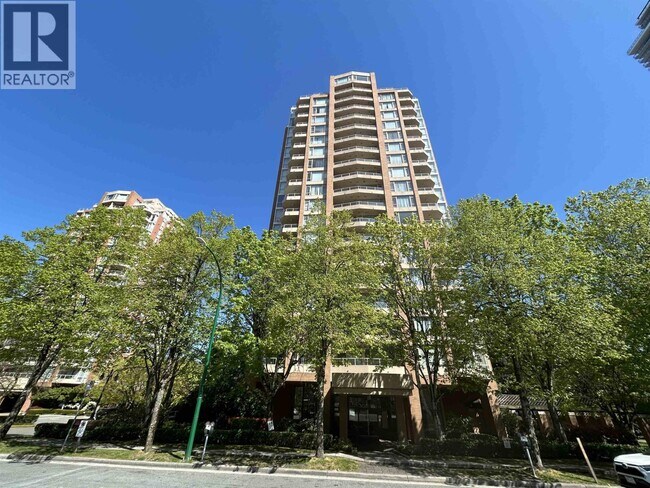 4689 Hazel St in Burnaby, BC - Building Photo - Building Photo