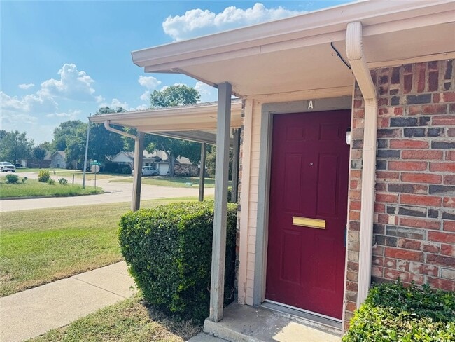 property at 1320 Bluffview Dr
