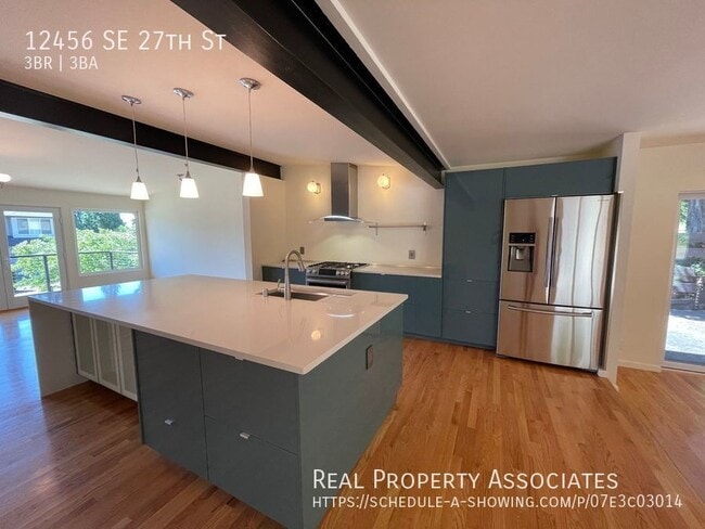 12456 SE 27th St in Bellevue, WA - Building Photo - Building Photo