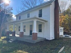 2121 Sawmill Rd in Ferrum, VA - Building Photo