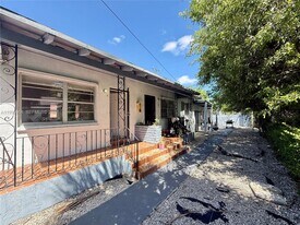 1467 NW 53rd St in Miami, FL - Building Photo