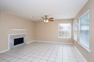 8234 Worthington Dr in Houston, TX - Building Photo - Building Photo
