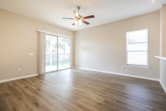 7733 Westport Bay Dr in Jacksonville, FL - Foto de edificio - Building Photo