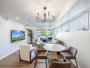 2464 Prince Edward St in Honolulu, HI - Building Photo - Building Photo