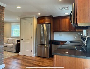 57 Spring Rd in Huntington, NY - Building Photo - Building Photo