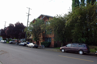 Poplar Apartments in Portland, OR - Building Photo - Building Photo