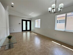 2875 W 72nd Terrace in Hialeah, FL - Building Photo - Building Photo