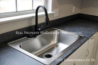 2051 Commonwealth Dr in Charlottesville, VA - Building Photo - Building Photo