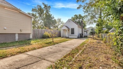 6622 Crest Ave in University City, MO - Building Photo - Building Photo