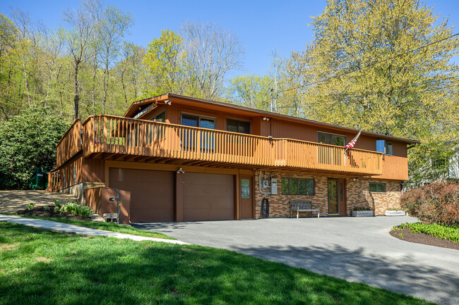 3 Mary Bee Ln in Sherman, CT - Building Photo - Building Photo