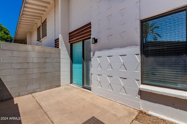 4220 E Almeria Rd in Phoenix, AZ - Building Photo - Building Photo