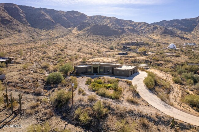 2715 W Cheyenne Dr in Laveen, AZ - Foto de edificio - Building Photo