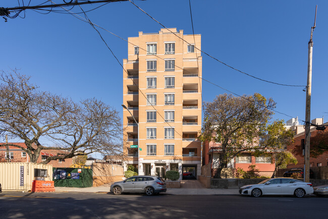 2525 Newtown Ave in Astoria, NY - Building Photo - Primary Photo