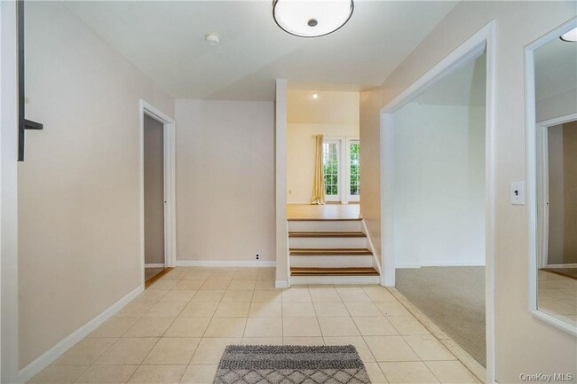 7 Susan Ct in White Plains, NY - Building Photo - Building Photo