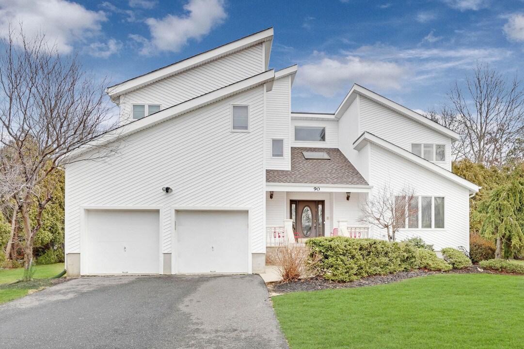 90 Georgetown Rd in Eatontown, NJ - Building Photo