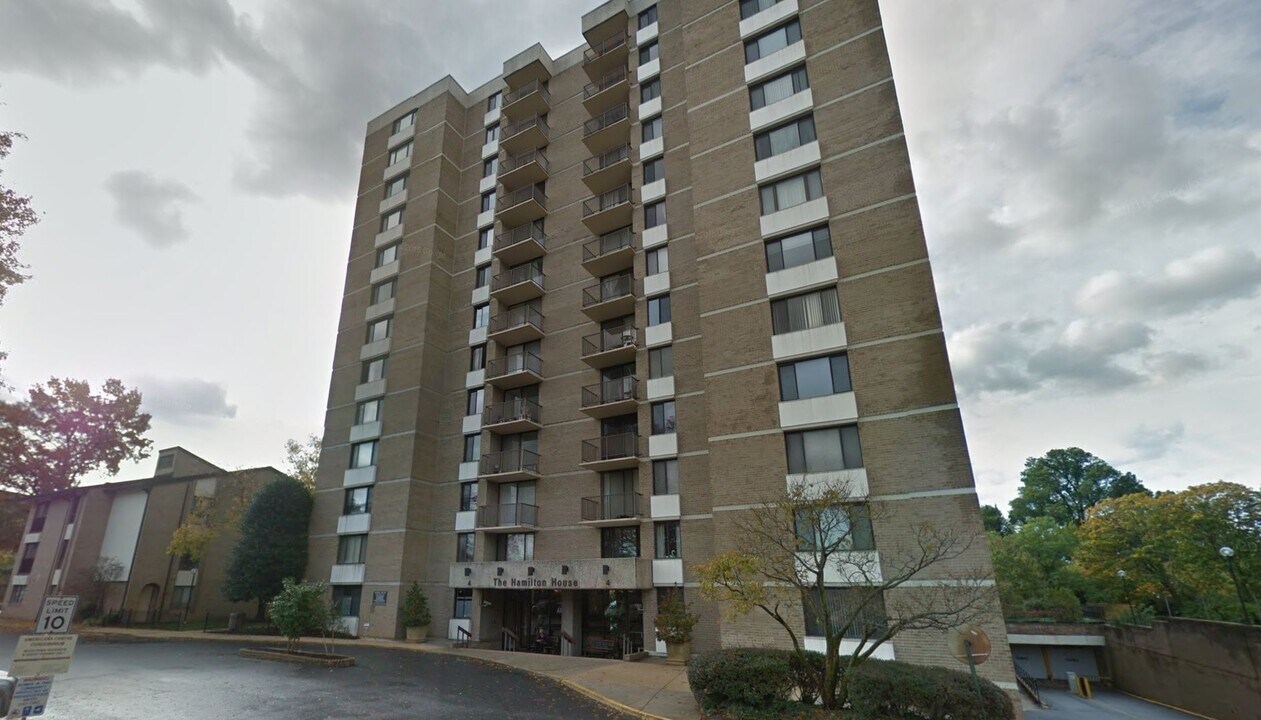 4 Monroe St in Rockville, MD - Building Photo