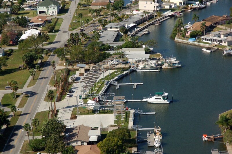 6423 Harbor Dr in Hudson, FL - Foto de edificio