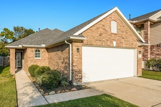 5219 Gulf Stream Ln in Bacliff, TX - Building Photo - Building Photo