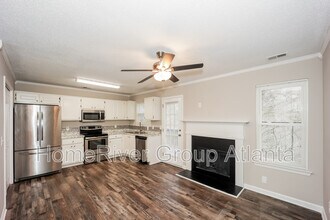 4050 Robin Cir in College Park, GA - Building Photo - Building Photo
