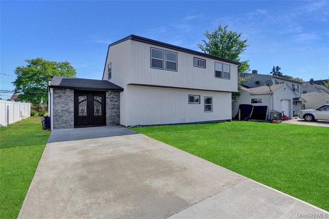 property at 12 Woodcock Ln