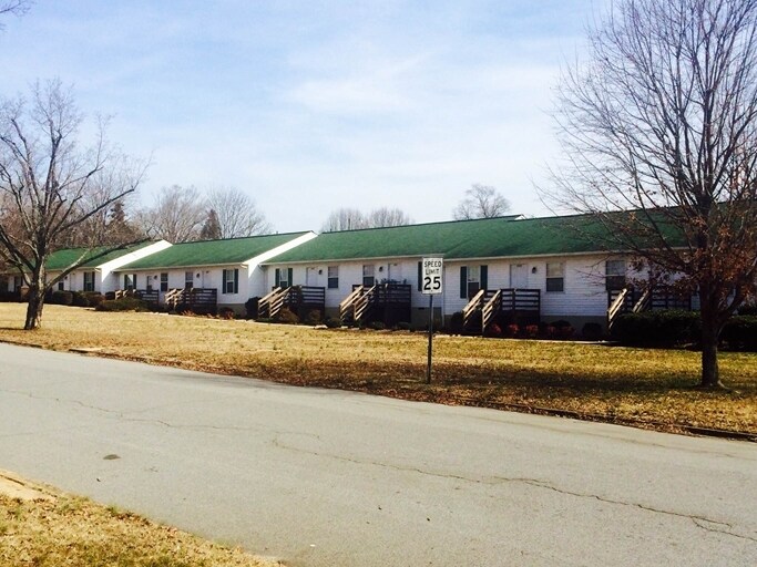 2711 Cottage St in Salisbury, NC - Building Photo