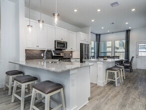 13210 Wood Leaf Pk in Tomball, TX - Building Photo - Building Photo