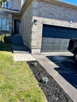 127 Birchwood Dr in Barrie, ON - Building Photo