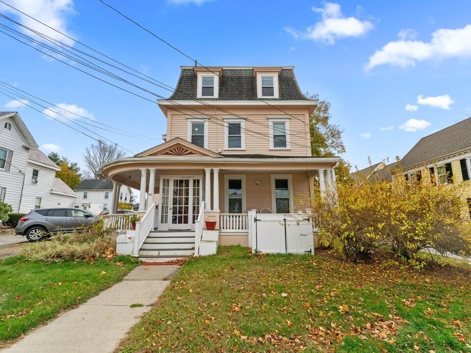 40 W Central St in Natick, MA - Building Photo