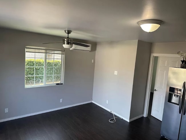 7653 N Claybeck Ave in Burbank, CA - Building Photo - Building Photo